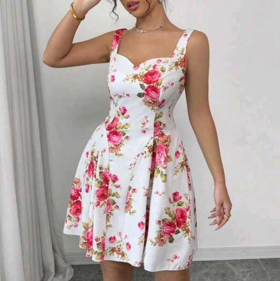 Elegant Floral Print A-Line Waist Flattering Romantic Dress For Women - Picture 4 of 5